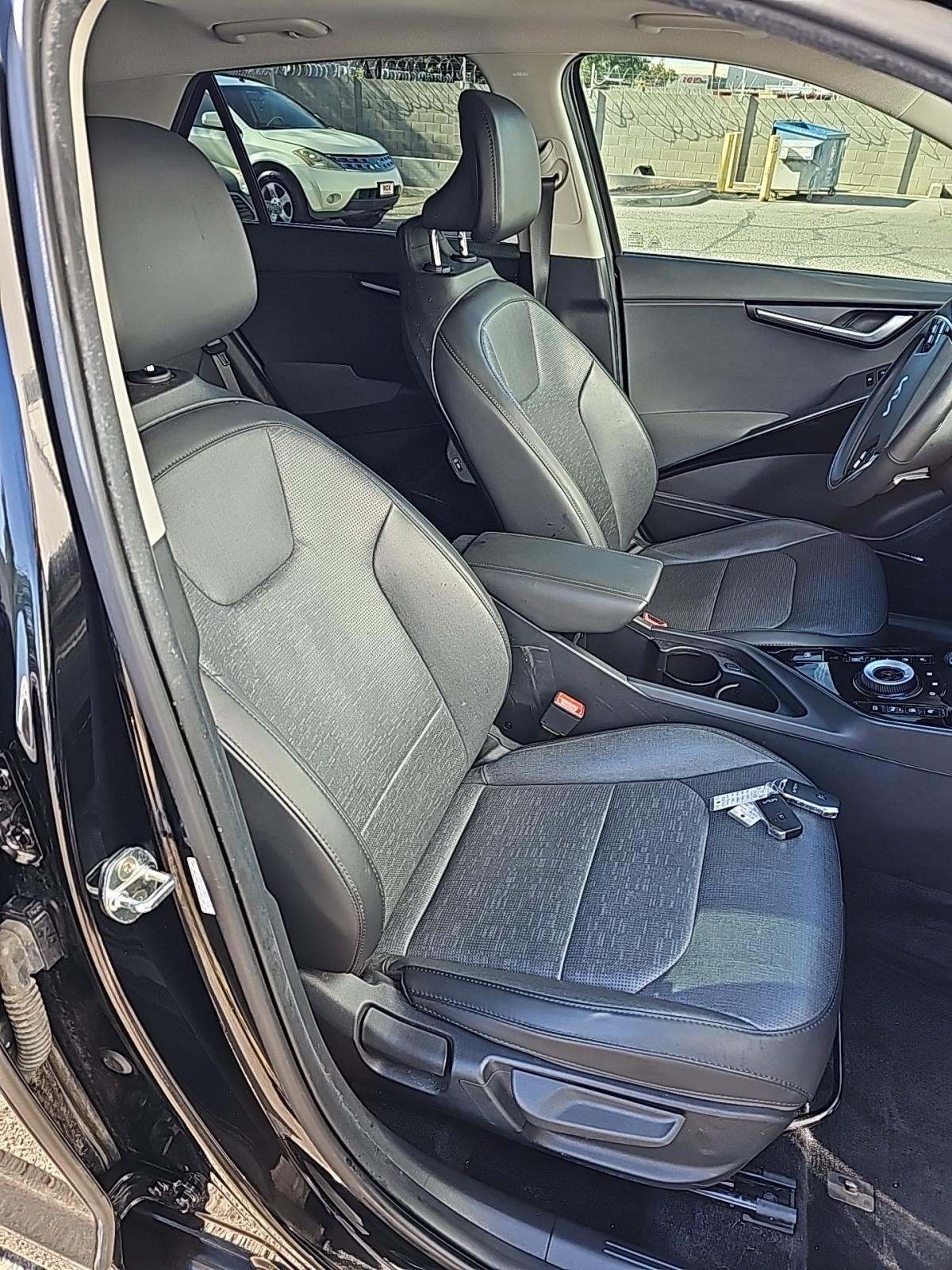 2023 Kia Niro PHEV SX Touring FWD