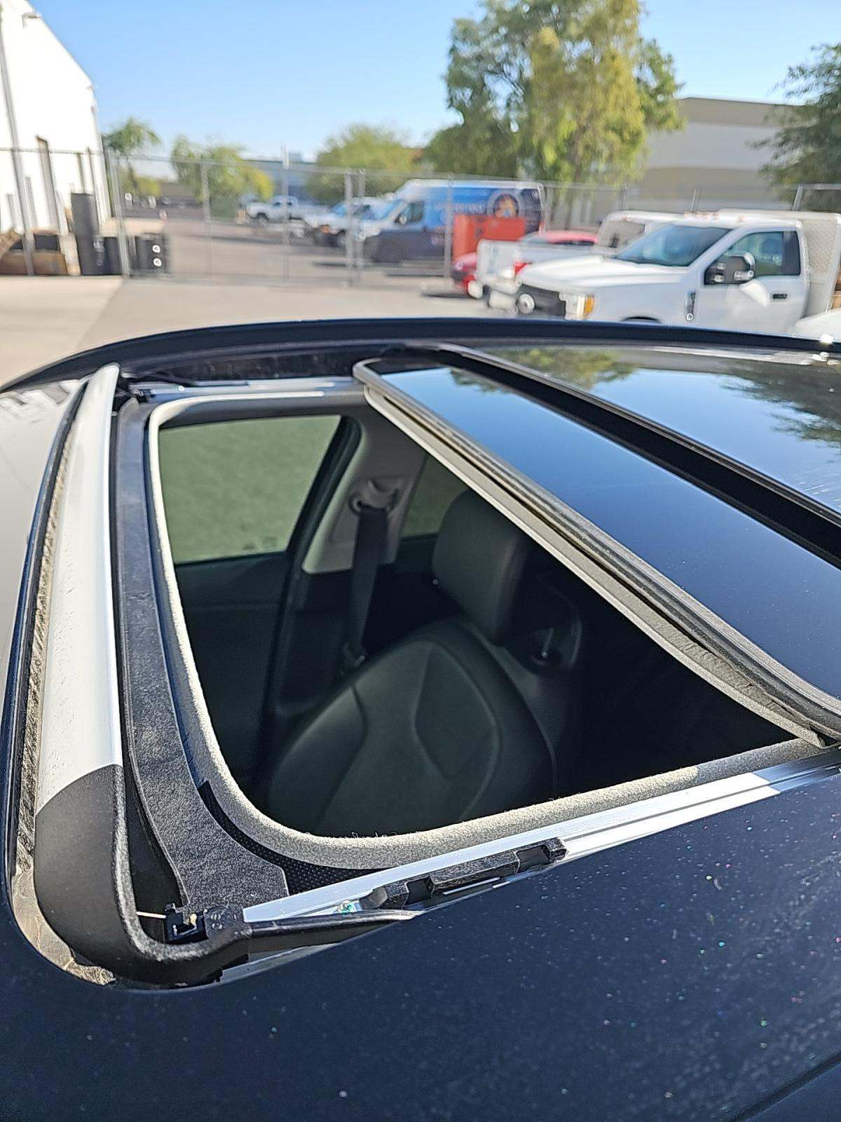 2023 Kia Niro PHEV SX Touring FWD