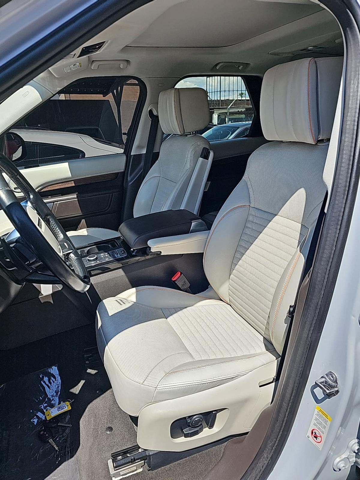 2017 Land Rover Discovery HSE Luxury AWD