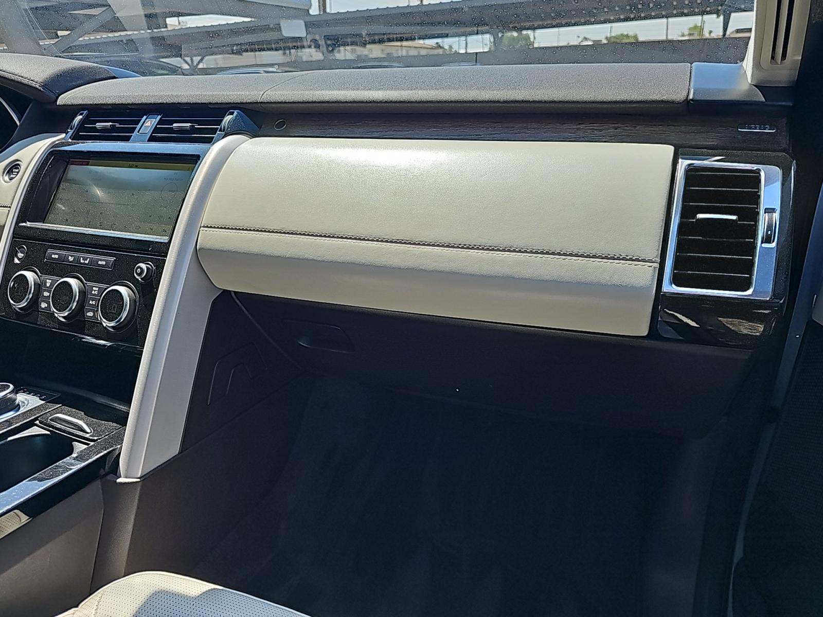 2017 Land Rover Discovery HSE Luxury AWD