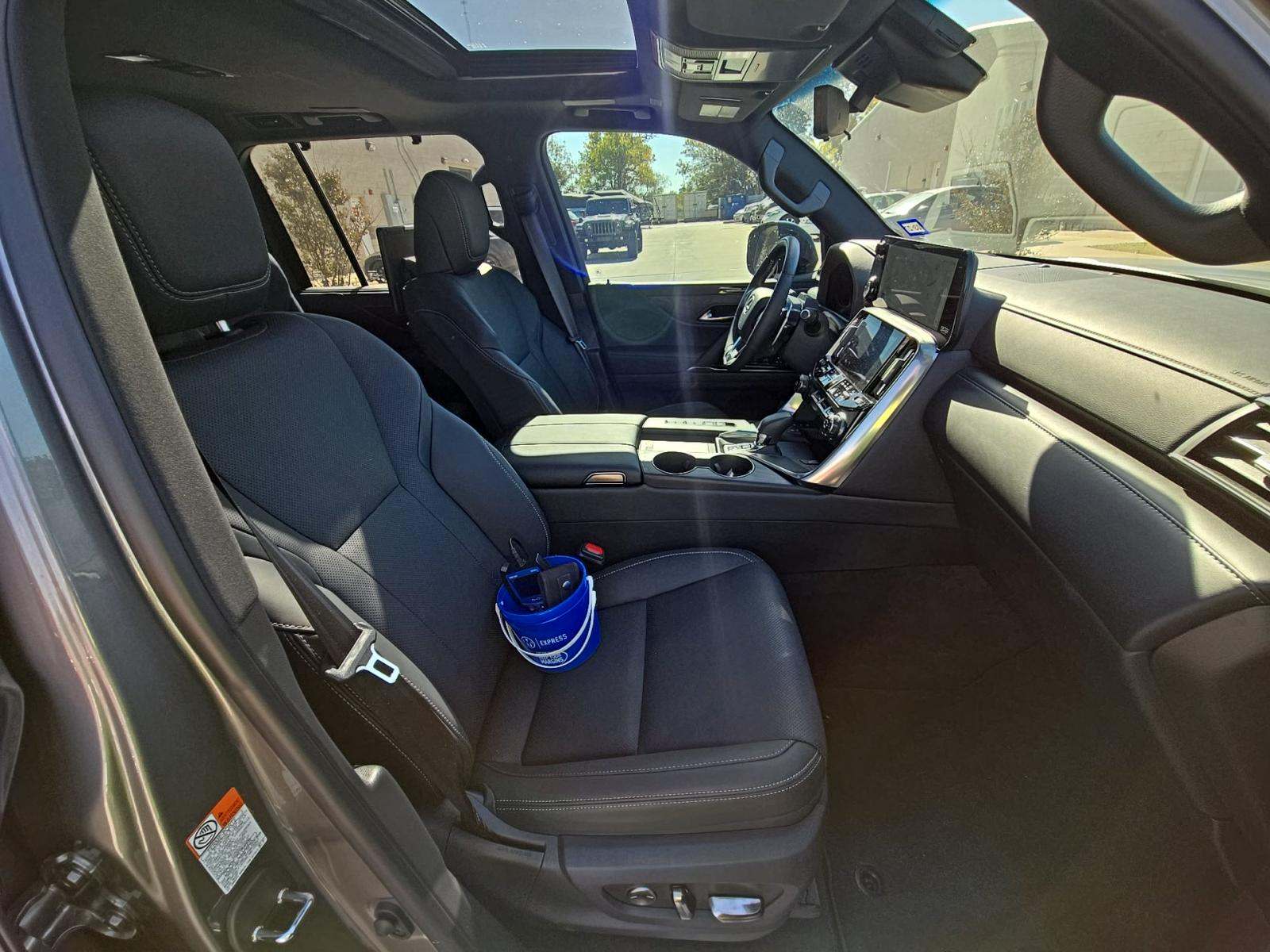 2025 Lexus LX LX 700h Luxury AWD