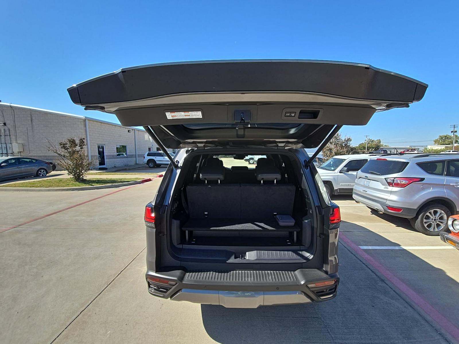 2025 Lexus LX LX 700h Luxury AWD