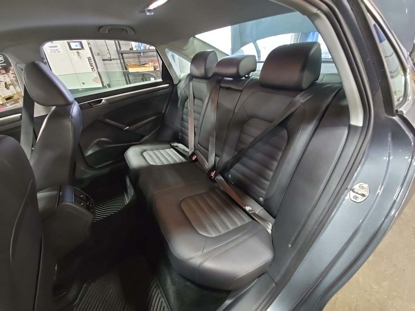 2018 Volkswagen Passat 2.0T SEL Premium FWD