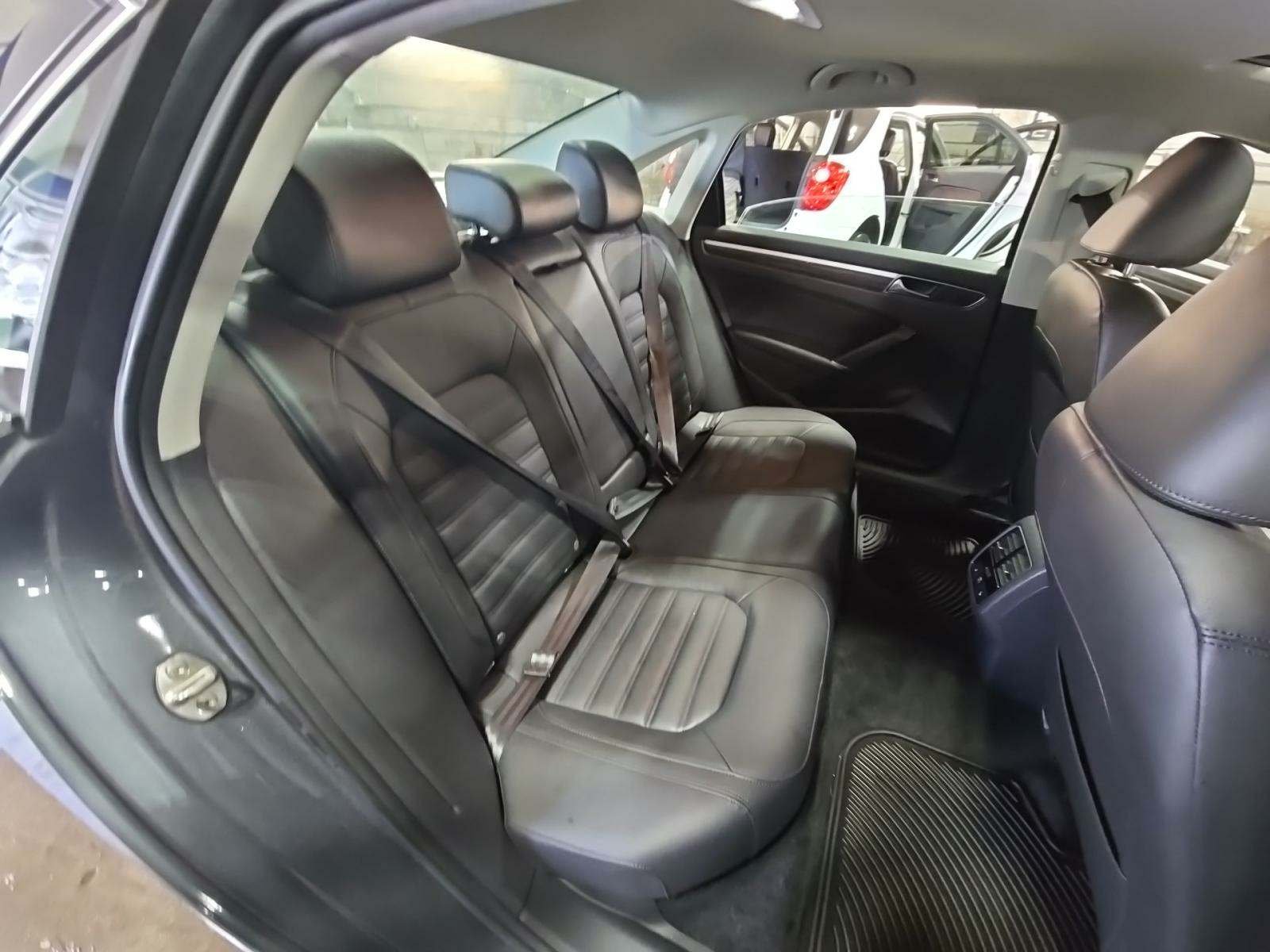 2018 Volkswagen Passat 2.0T SEL Premium FWD