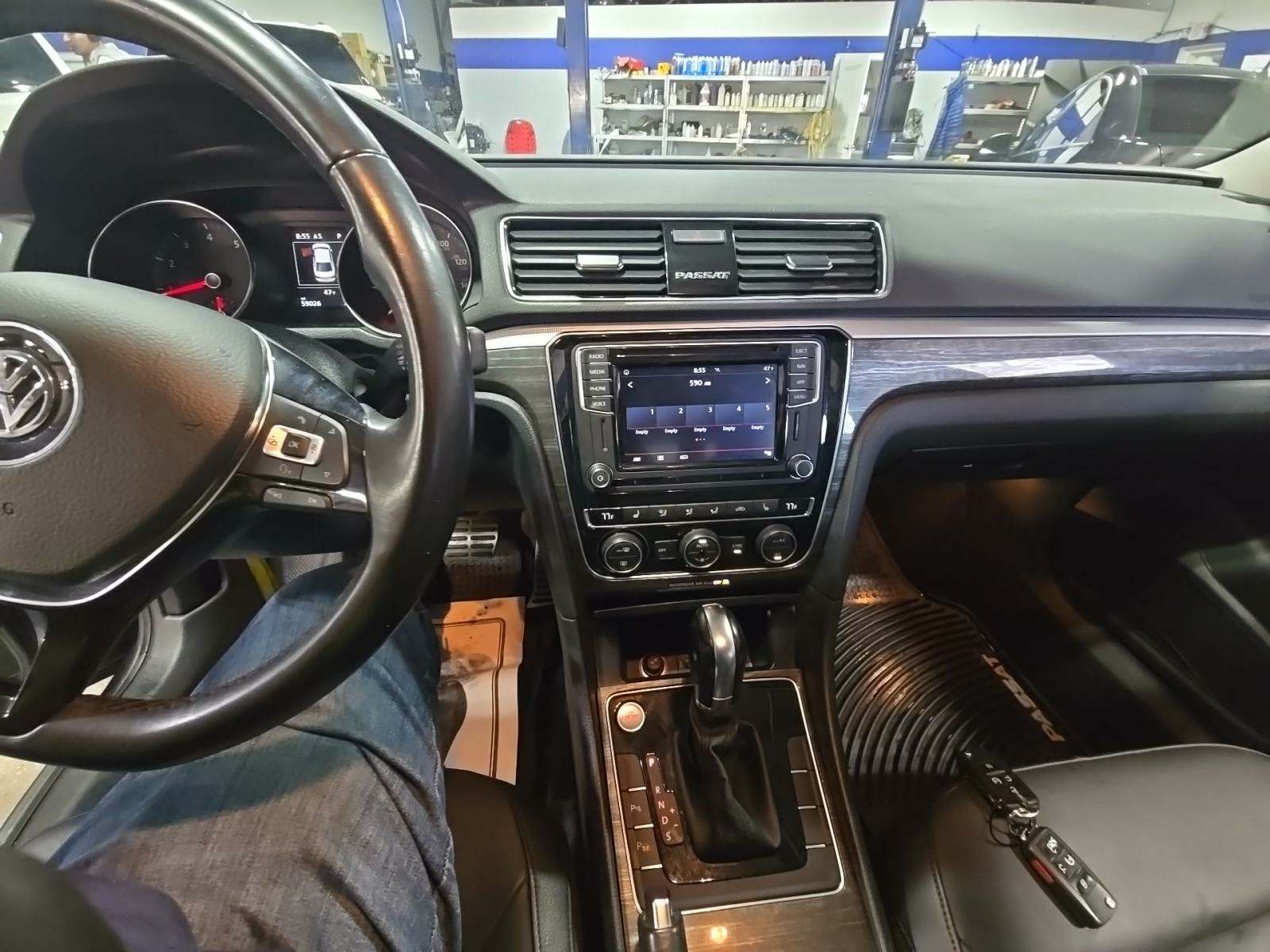 2018 Volkswagen Passat 2.0T SEL Premium FWD