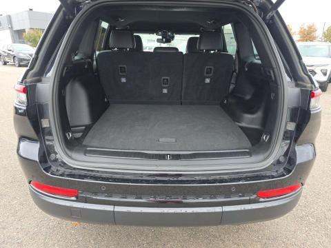 2023 Jeep Grand Cherokee Altitude AWD