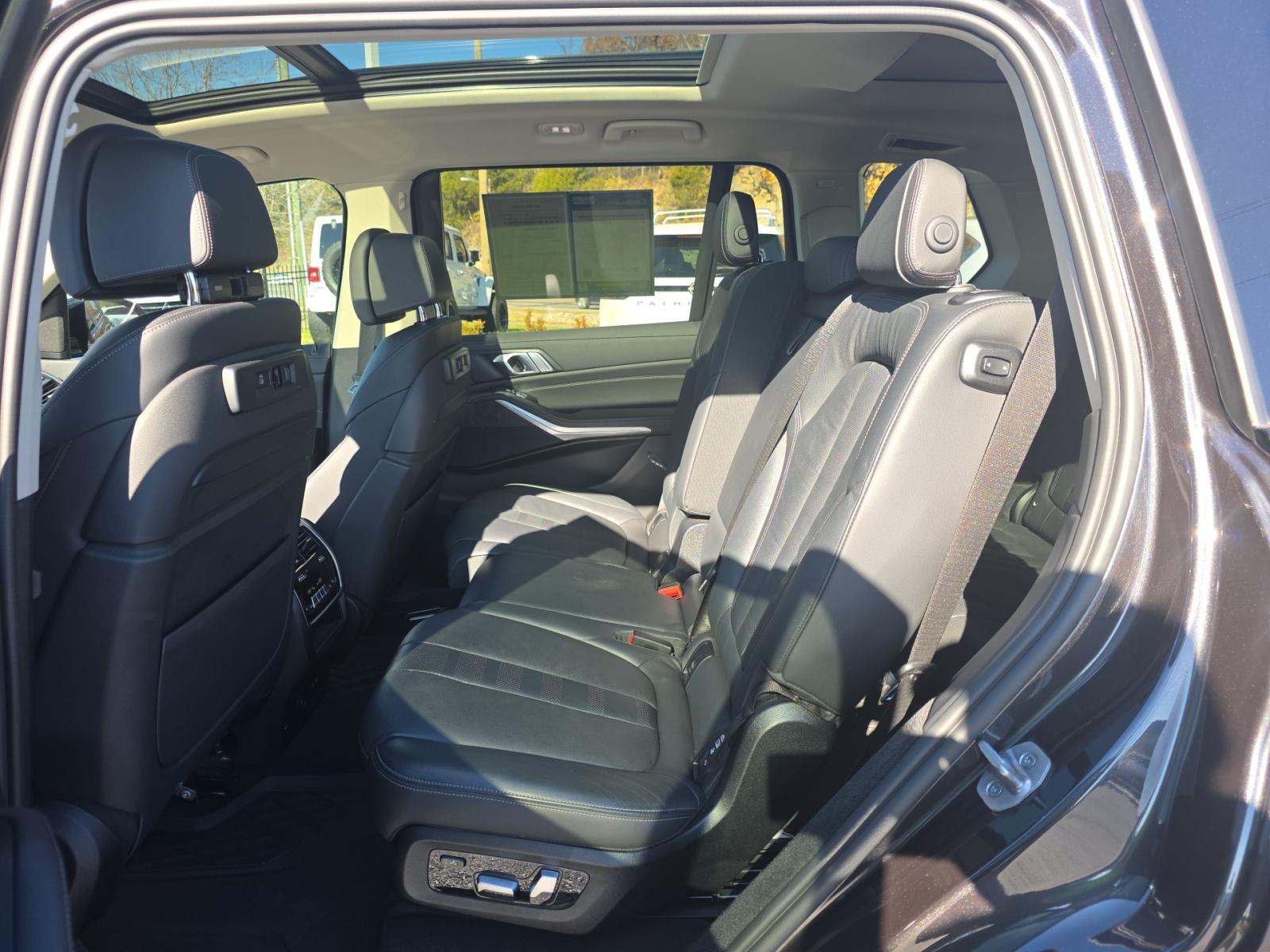 2022 BMW X7 xDrive40i AWD