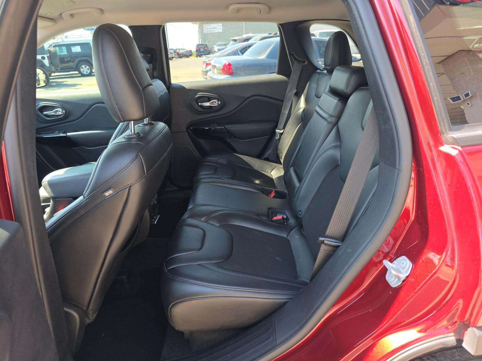 2019 Jeep Cherokee Latitude Altitude Edition FWD