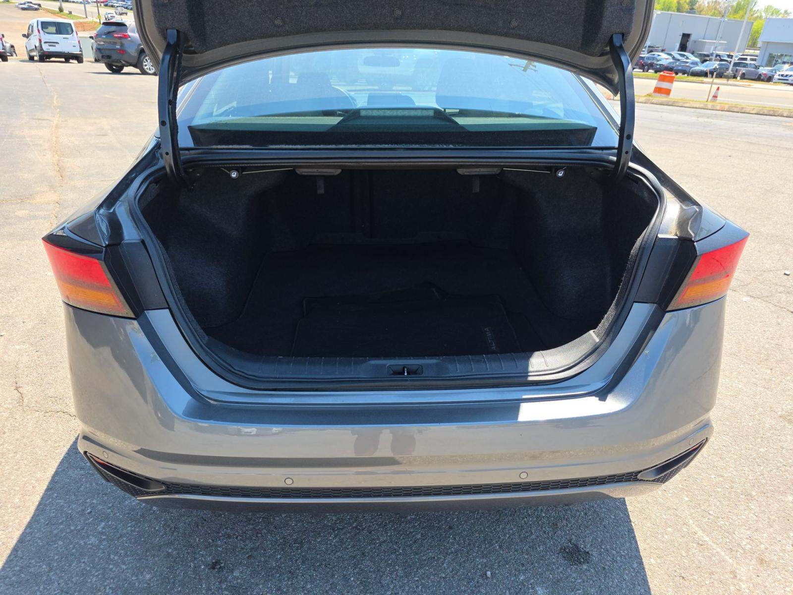 NISSAN ALTIMA - 10