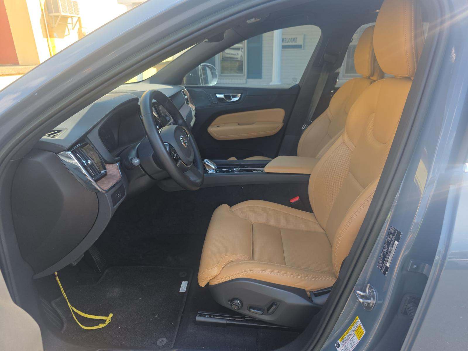 2023 Volvo XC60 B5 Ultimate FWD