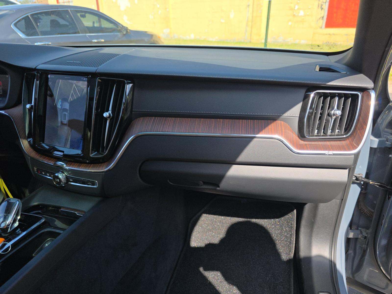 2023 Volvo XC60 B5 Ultimate FWD