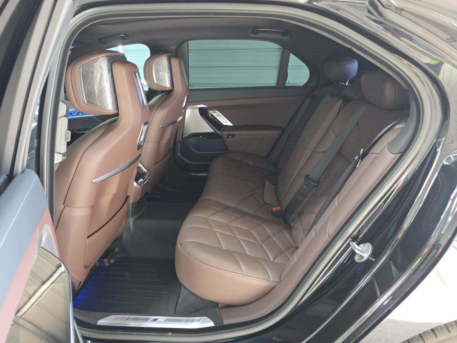 2023 BMW 7 Series 740i RWD