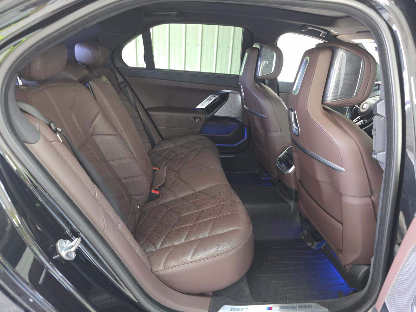 2023 BMW 7 Series 740i RWD