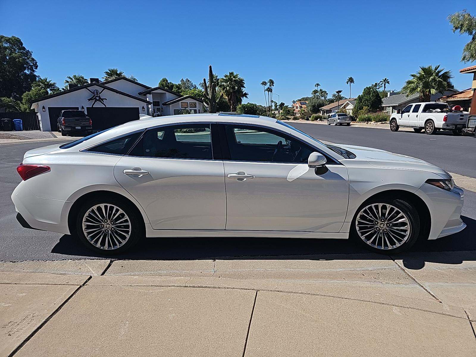 2022 Toyota Avalon Hybrid Limited FWD