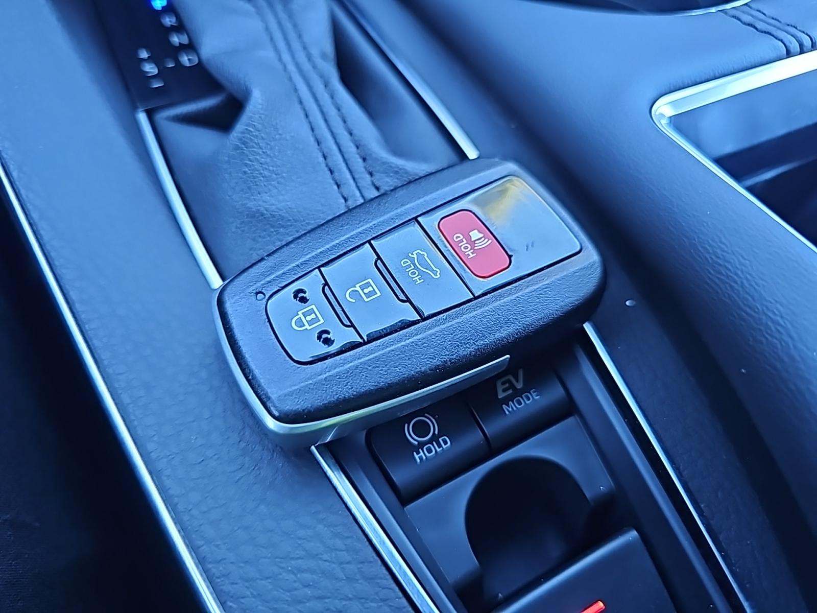 2022 Toyota Avalon Hybrid Limited FWD