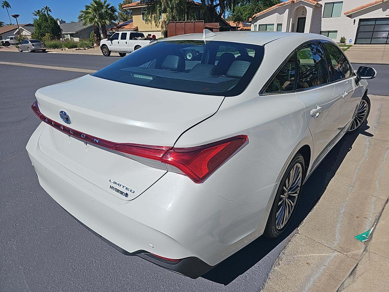 2022 Toyota Avalon Hybrid Limited FWD