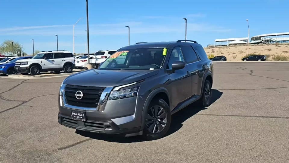 2022 Nissan Pathfinder SV