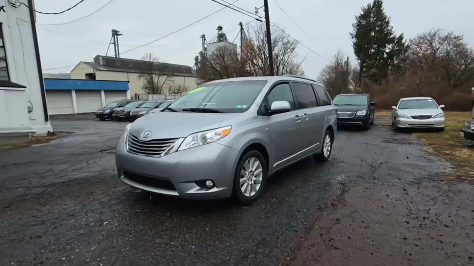 2017 Toyota Sienna XLE 7-Passenger 119.3