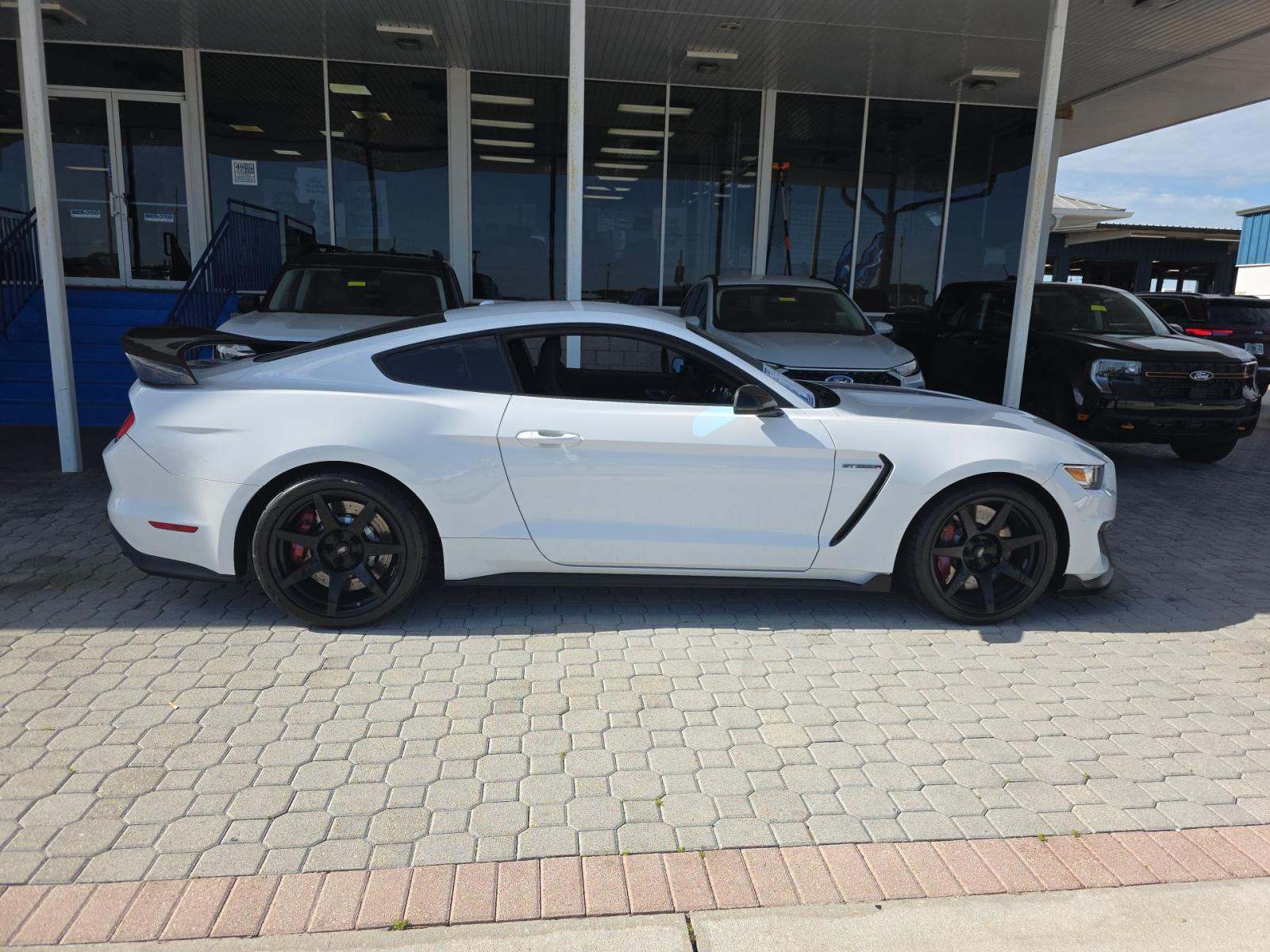 FORD MUSTANG - 4