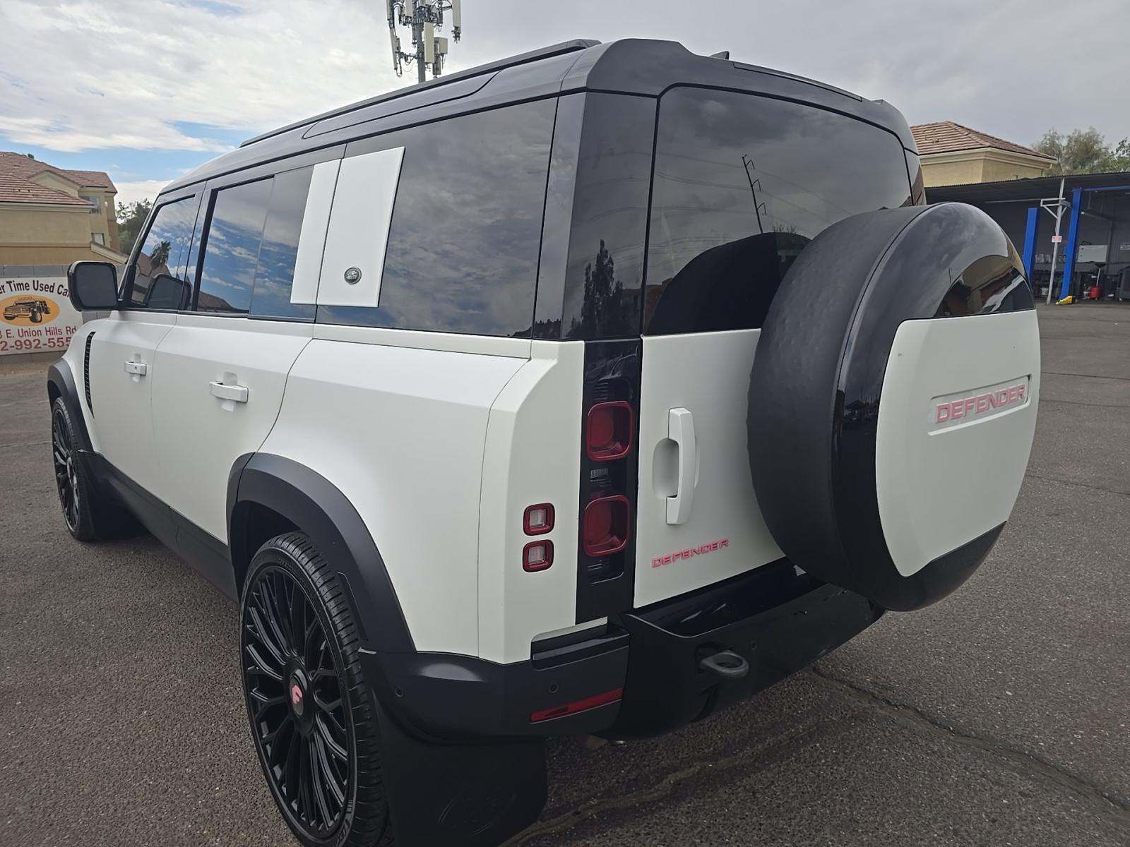 2023 Land Rover Defender 110 SE AWD