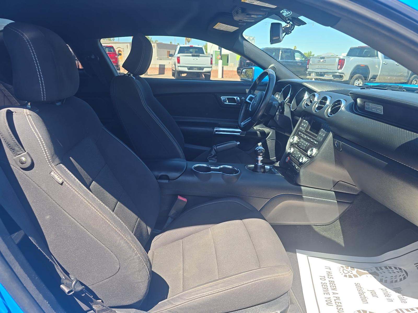 2017 Ford Mustang V6 RWD