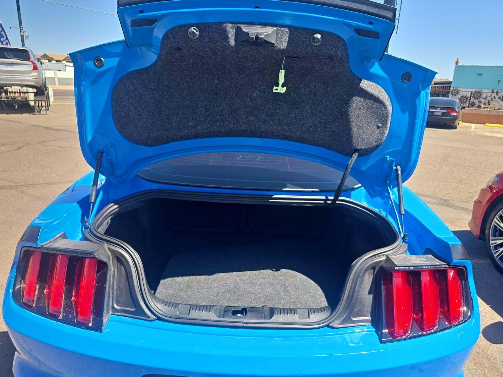 2017 Ford Mustang V6 RWD