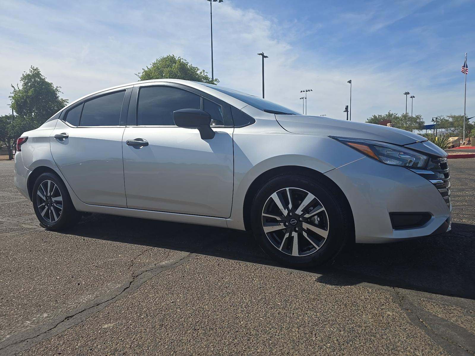 NISSAN VERSA - 4