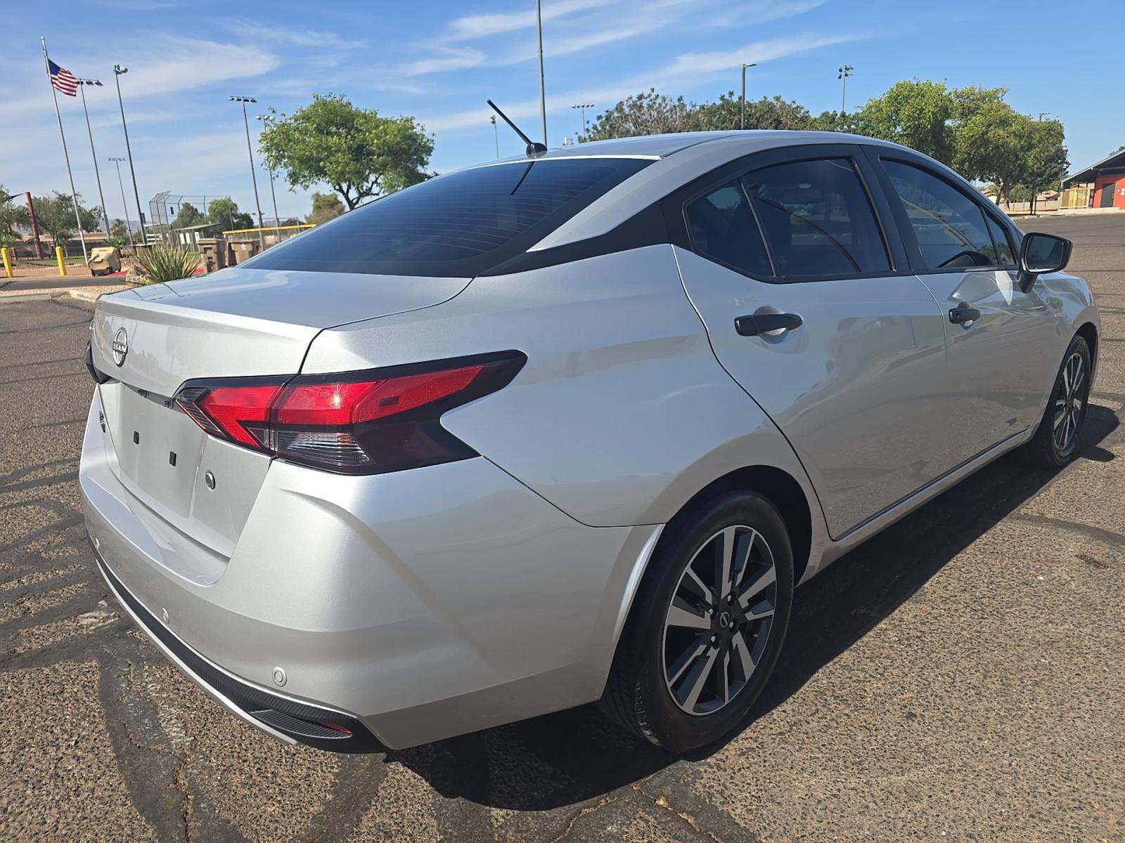 NISSAN VERSA - 3