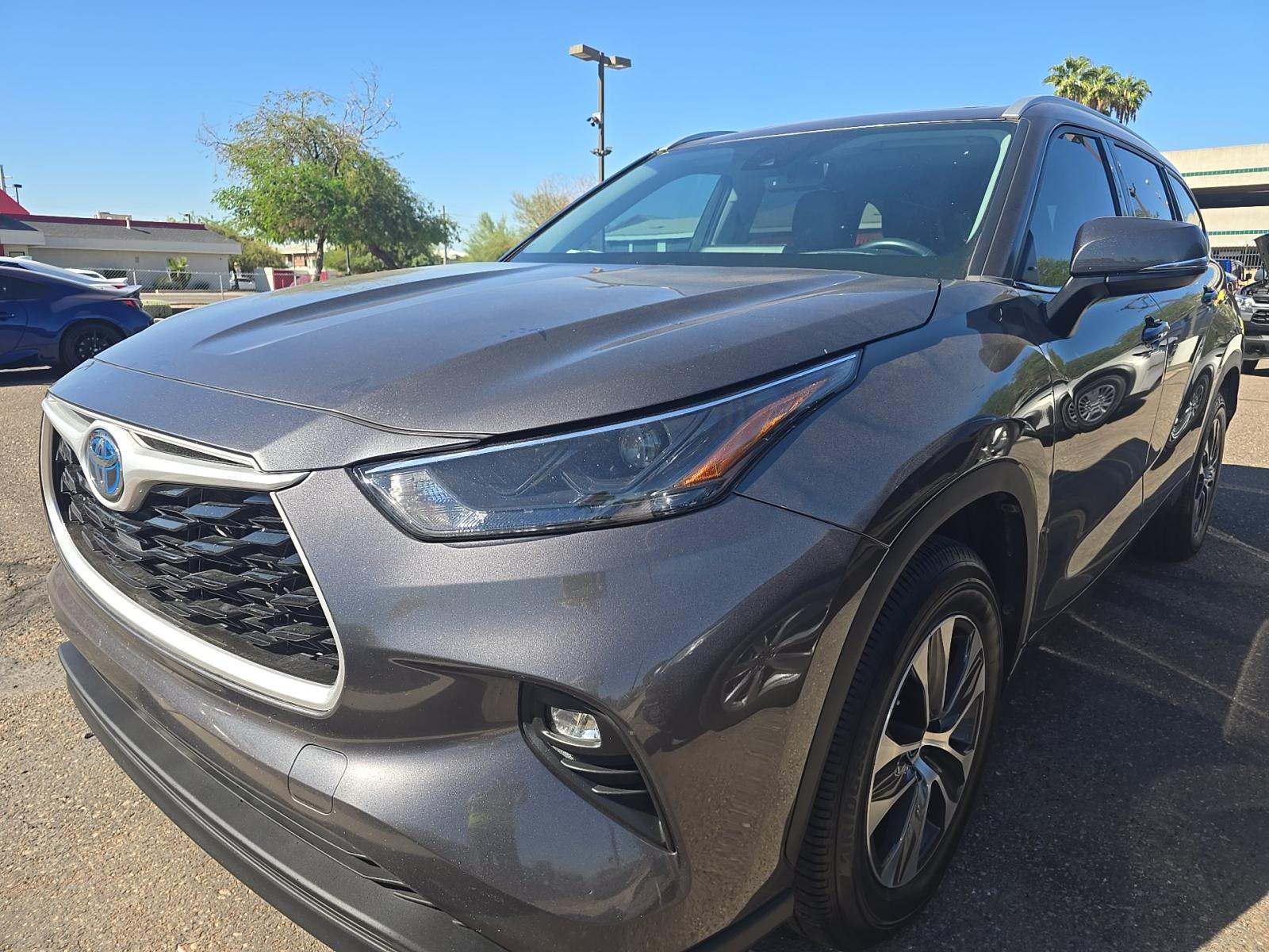 2022 Toyota Highlander Hybrid XLE FWD