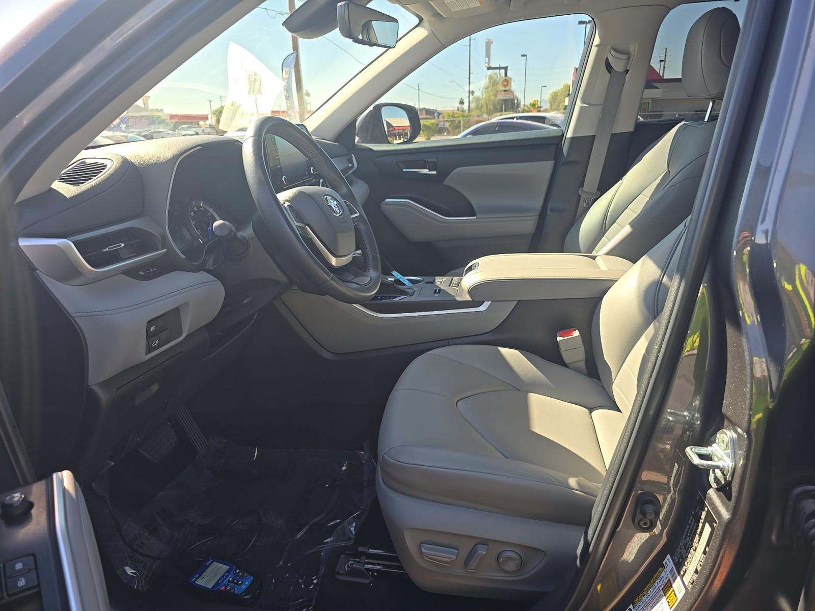 2022 Toyota Highlander Hybrid XLE FWD