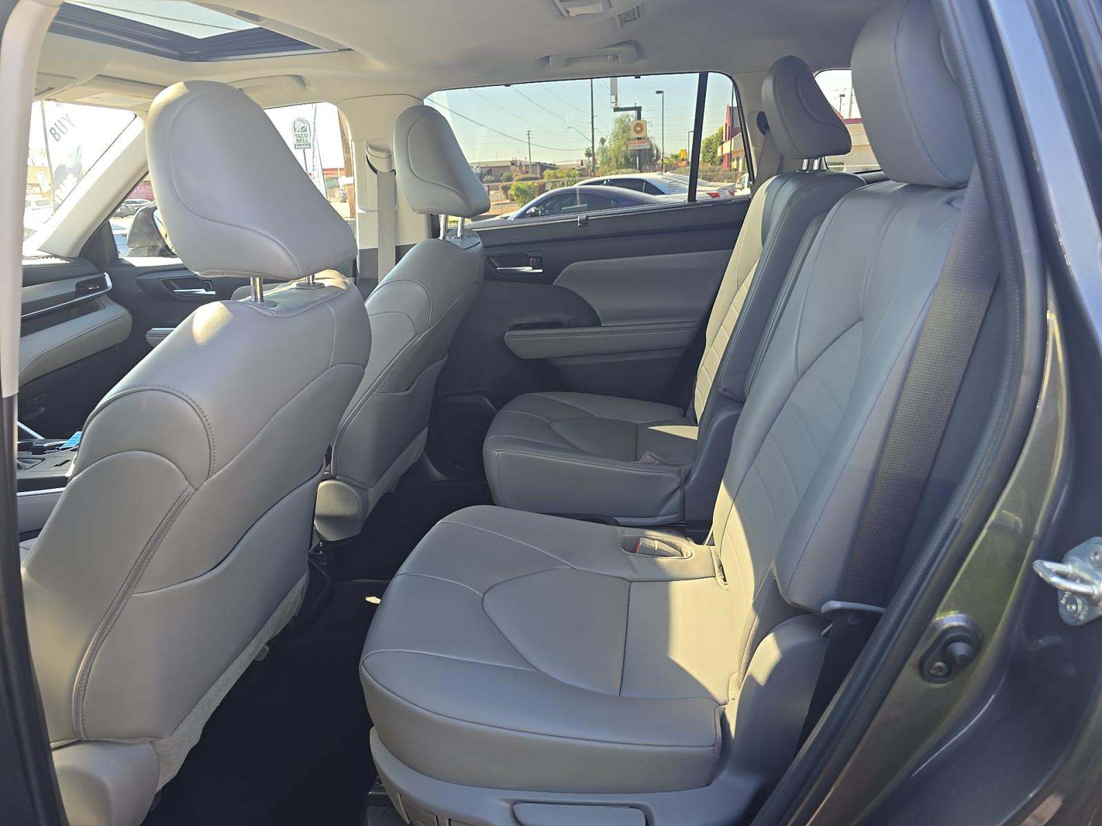 2022 Toyota Highlander Hybrid XLE FWD