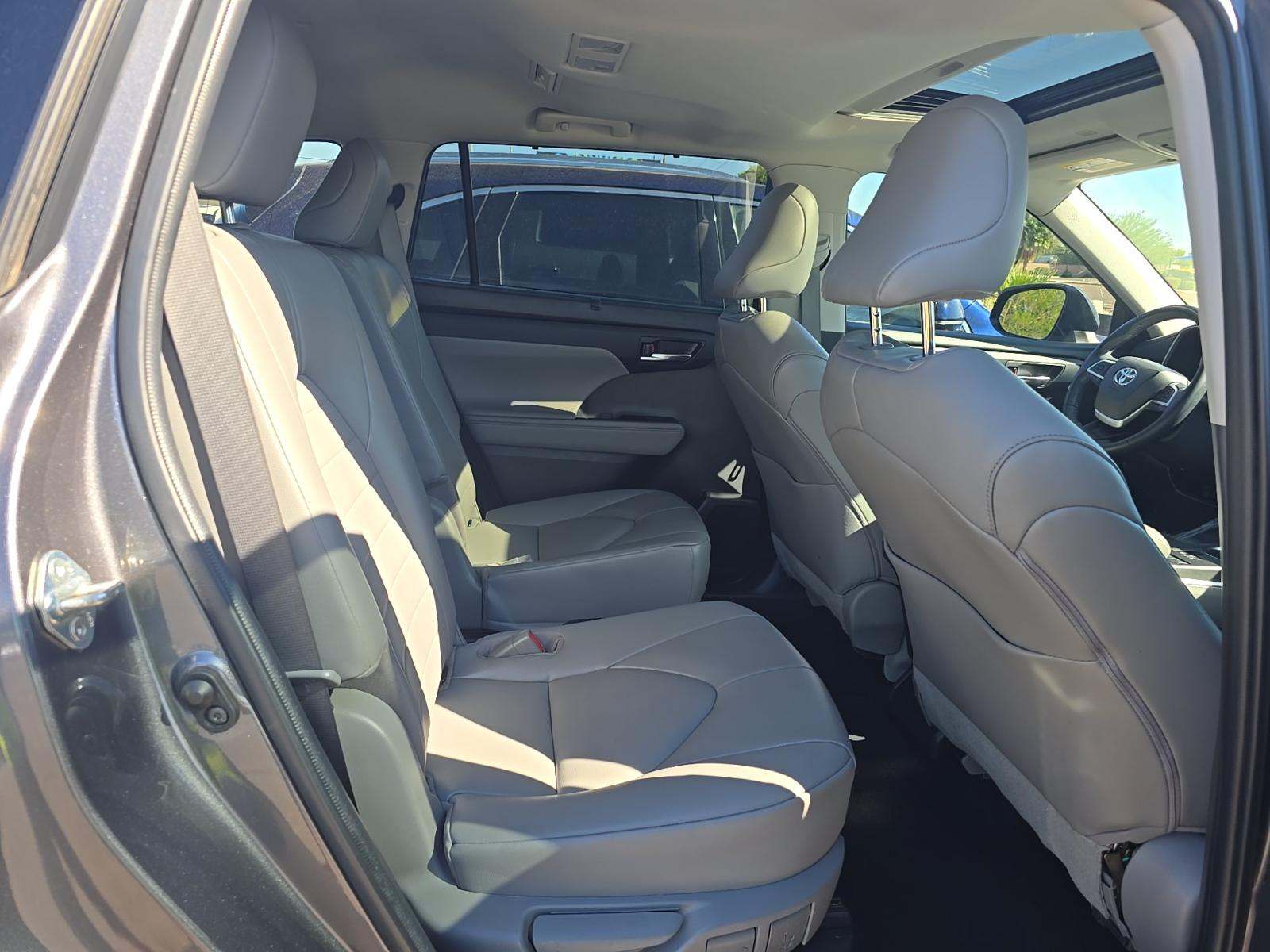 2022 Toyota Highlander Hybrid XLE FWD