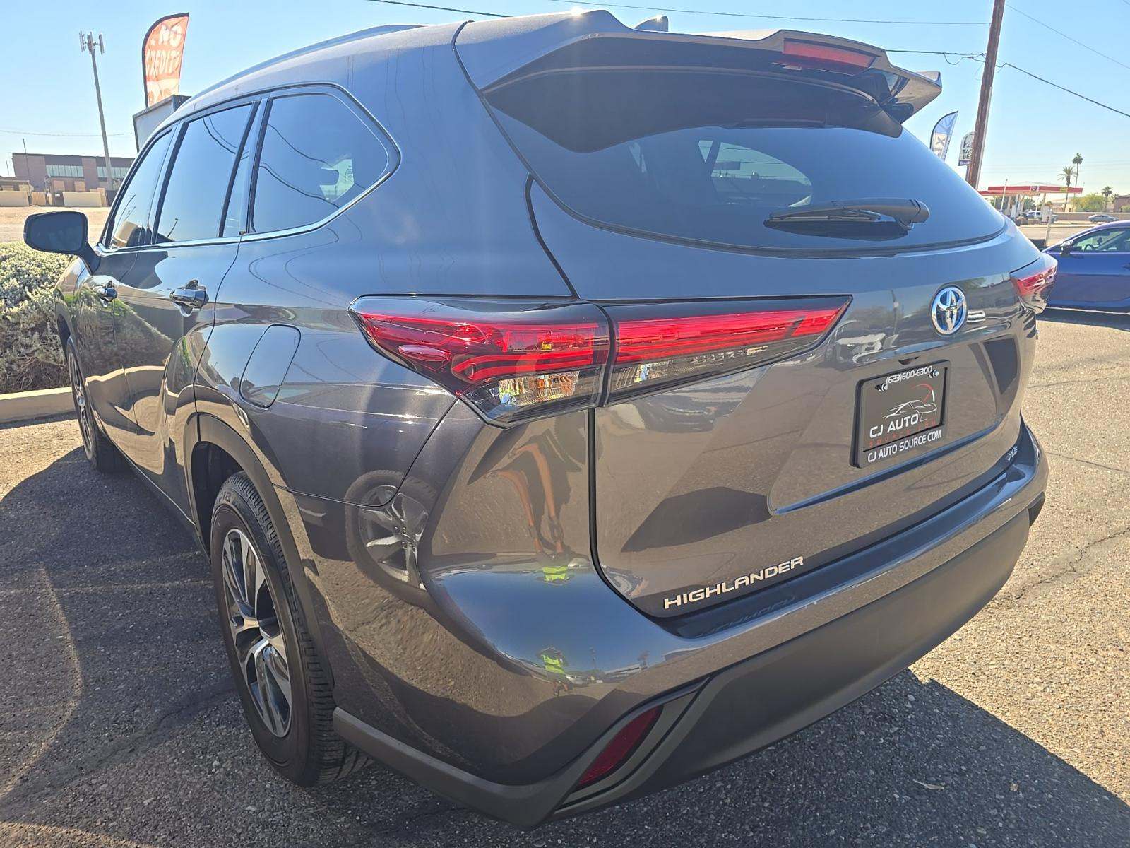 2022 Toyota Highlander Hybrid XLE FWD