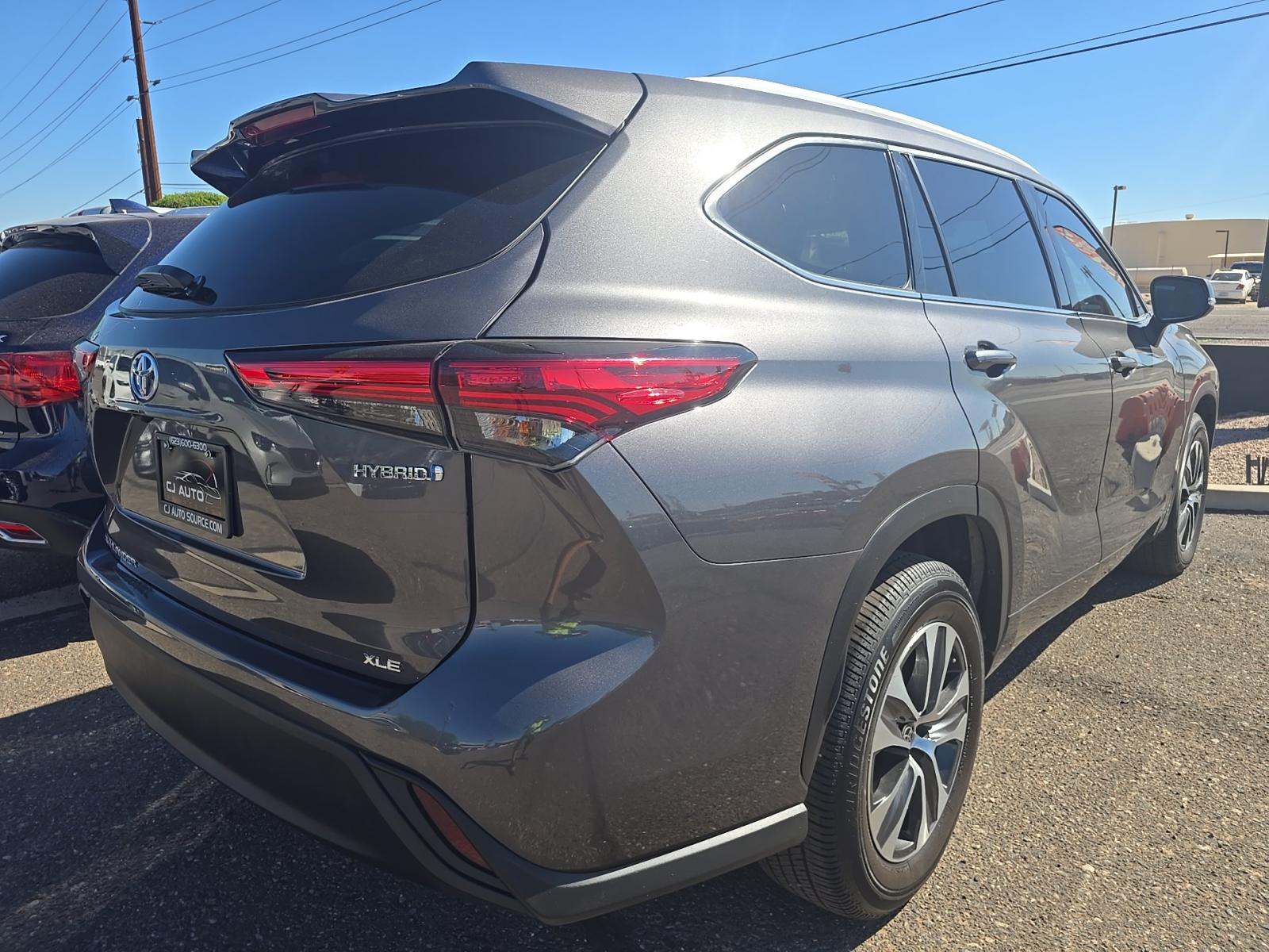 2022 Toyota Highlander Hybrid XLE FWD