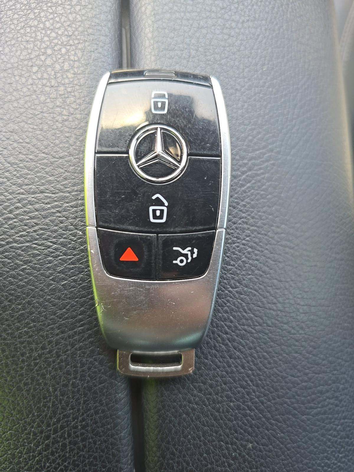 MERCEDES-BENZ E-CLASS - 8