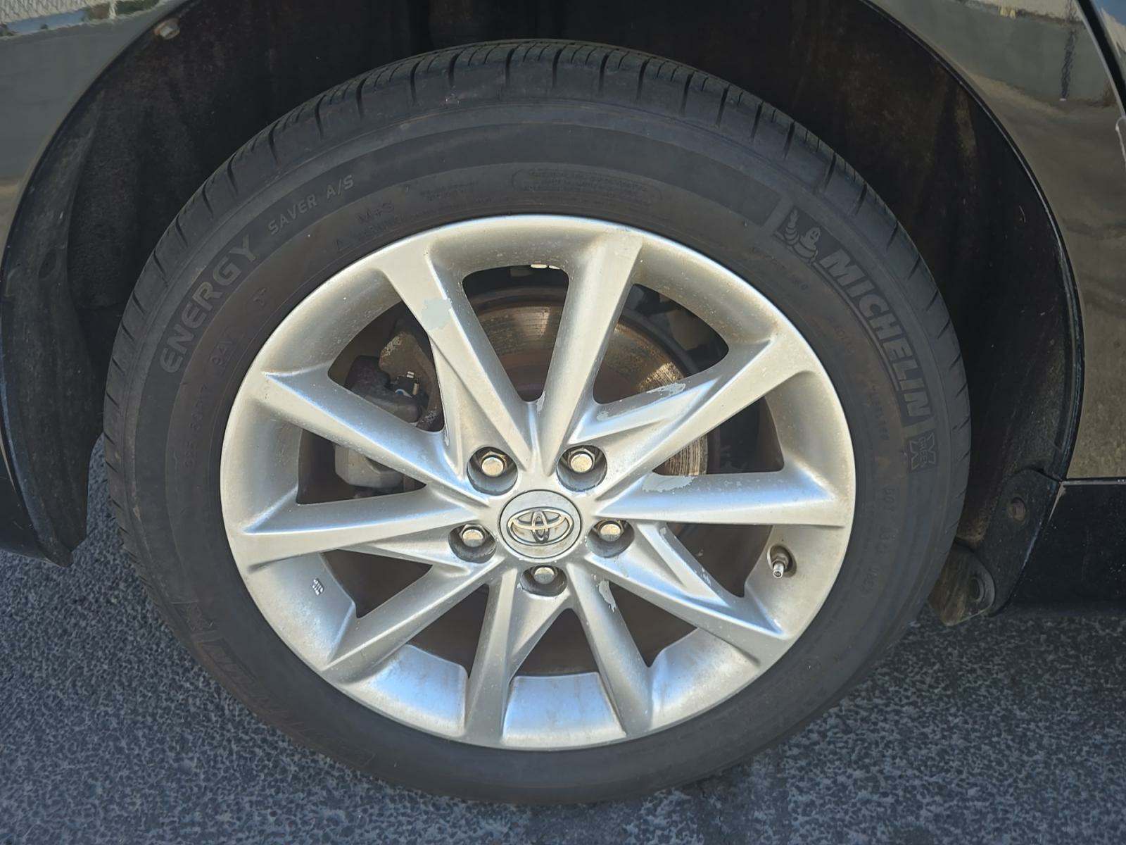 2012 Toyota Prius v Five FWD