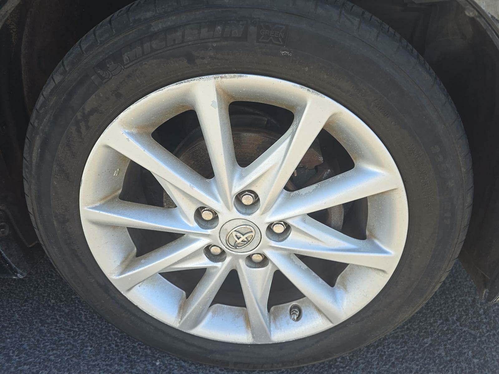 2012 Toyota Prius v Five FWD