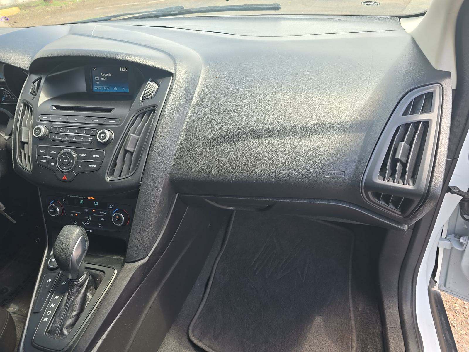 2017 Ford Focus SE FWD