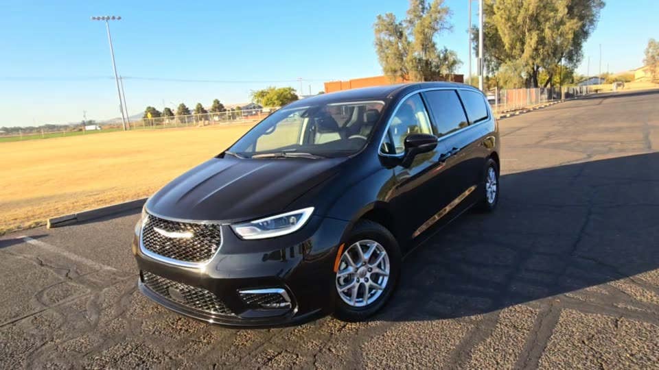 2023 Chrysler Pacifica Touring L 121.6