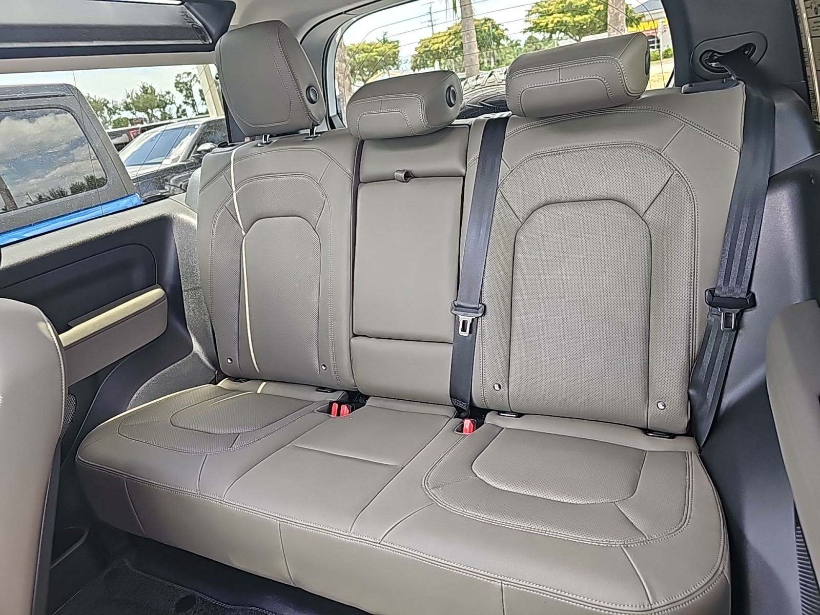 2023 Land Rover Defender 90 SE AWD