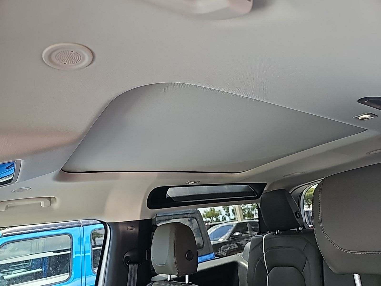 2023 Land Rover Defender 90 SE AWD