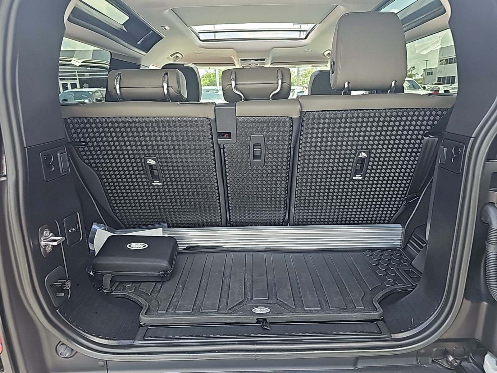 2023 Land Rover Defender 90 SE AWD