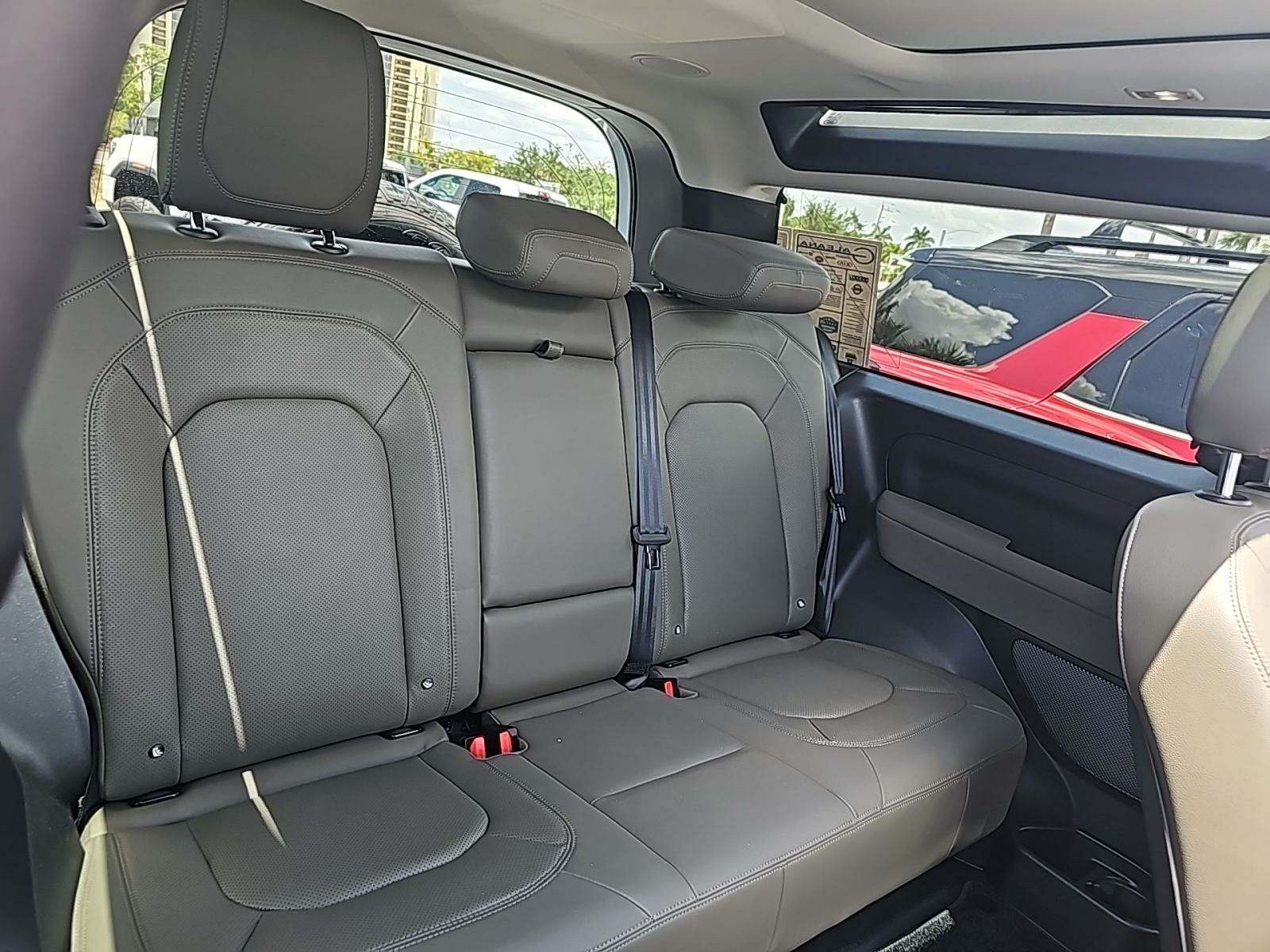 2023 Land Rover Defender 90 SE AWD