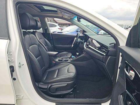 2022 Kia Niro Touring SE FWD