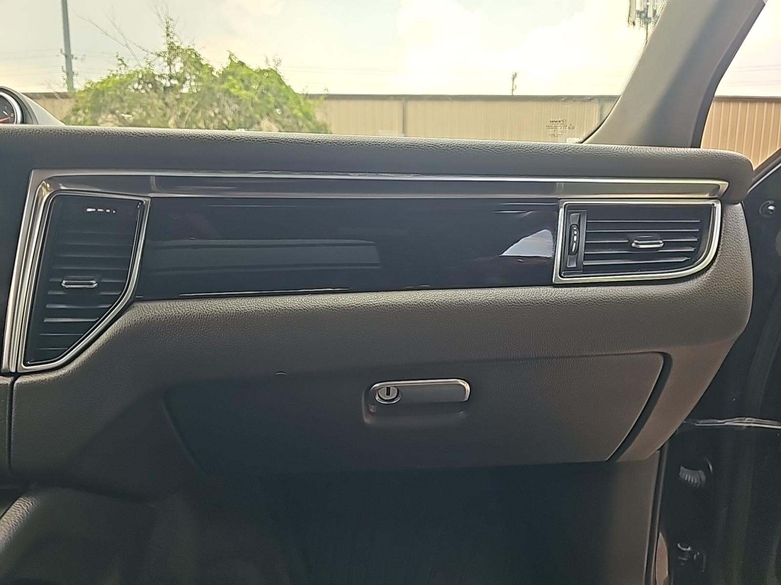 2018 Porsche Macan Base AWD