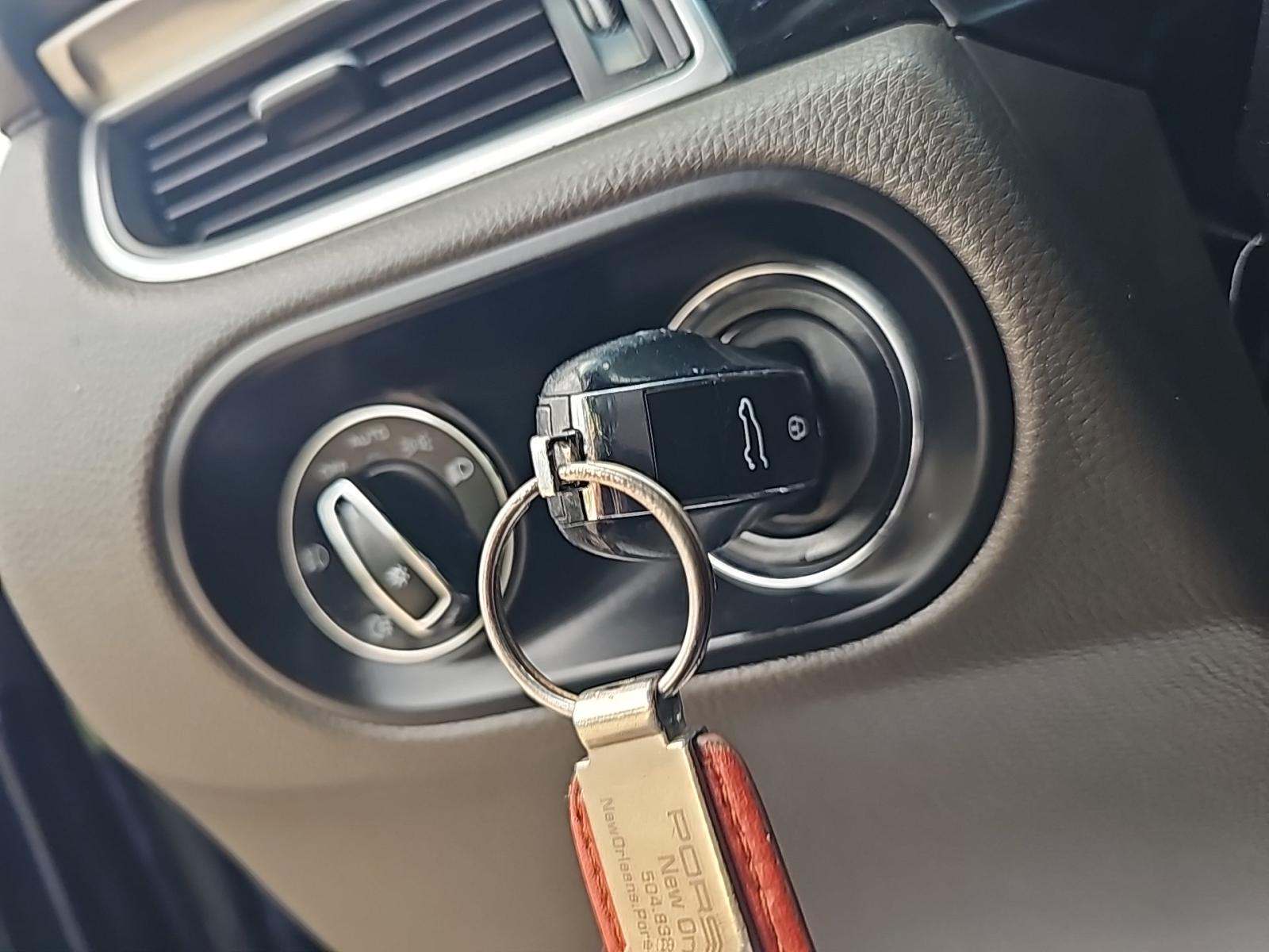 2018 Porsche Macan Base AWD