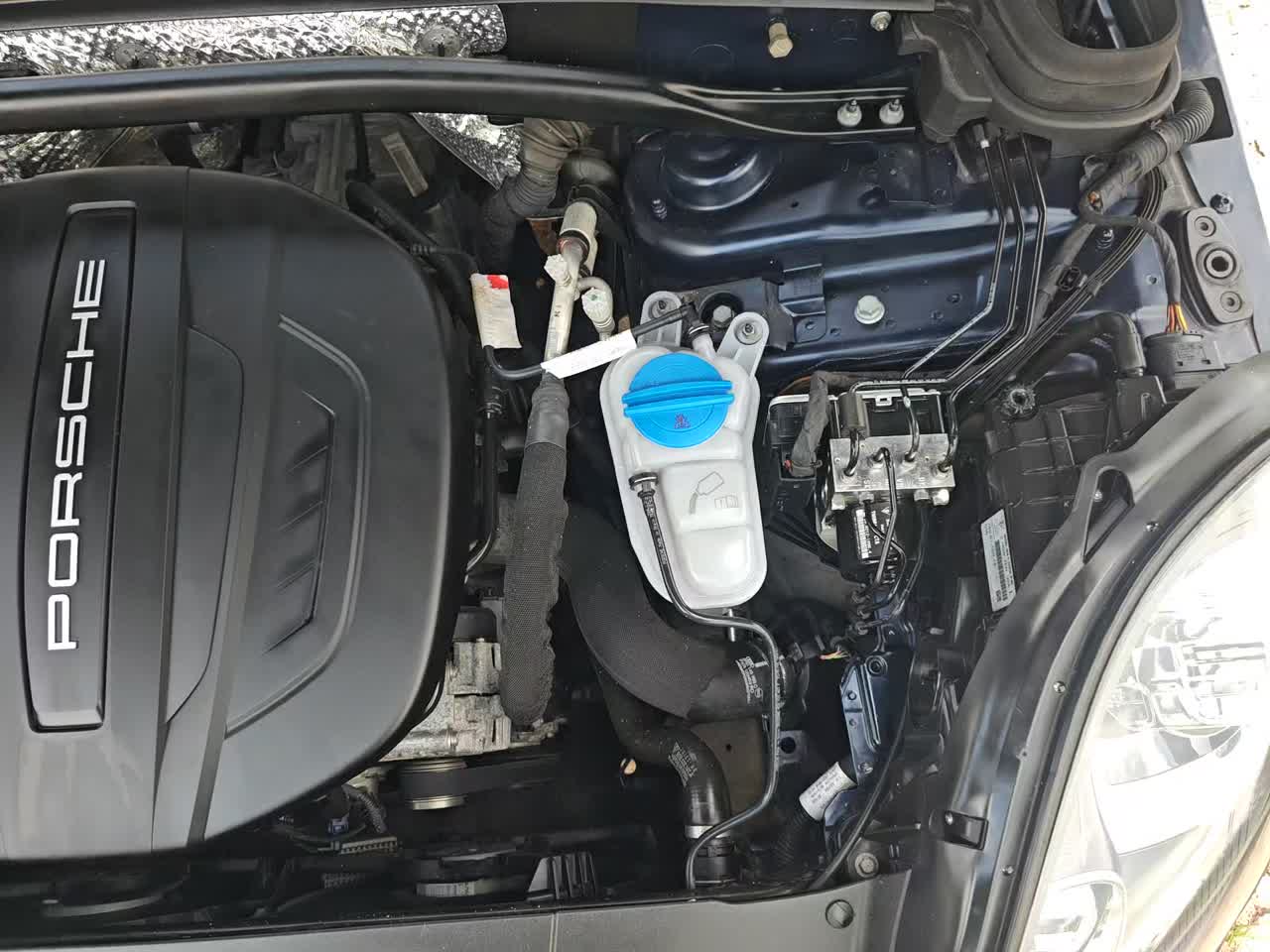 2018 Porsche Macan Base AWD