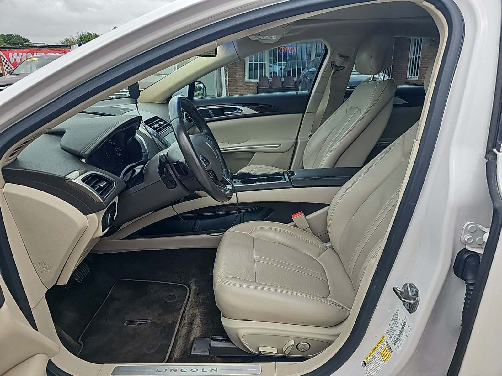 2016 Lincoln MKZ Base FWD