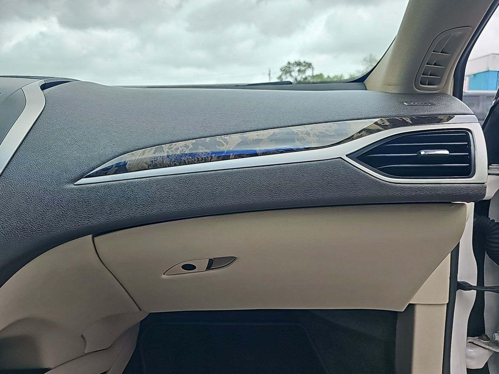 2016 Lincoln MKZ Base FWD