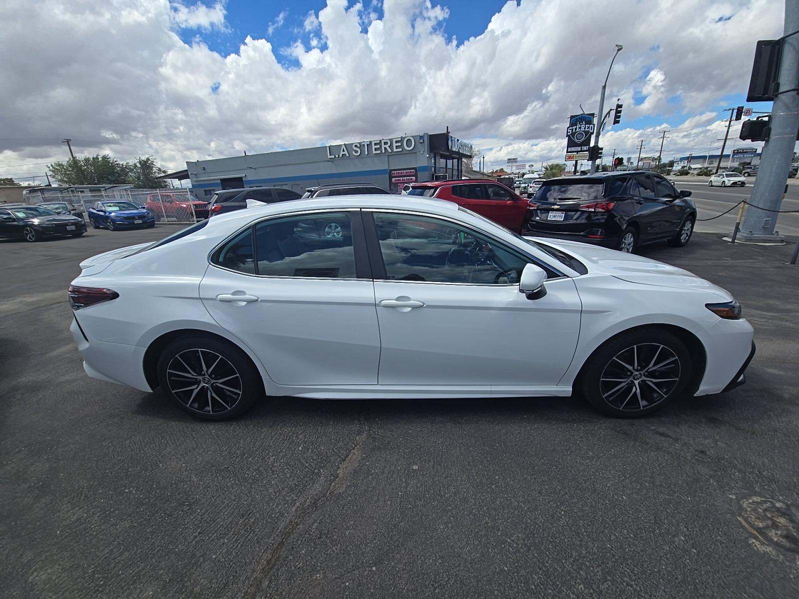 2022 Toyota Camry SE FWD